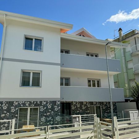 Inaugurazione 2024 - Villa Pratu Apartments A 100 Metri Dal Mare Riccione Luaran gambar